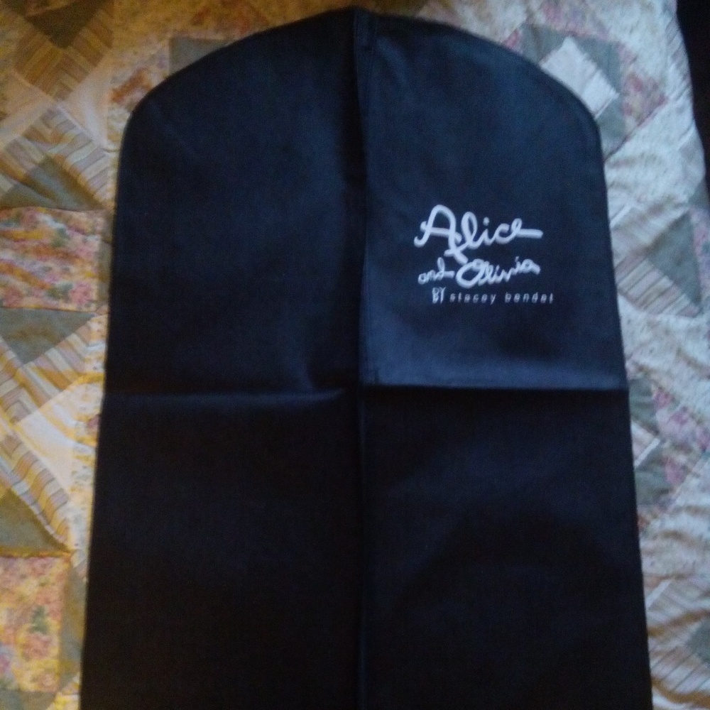 10 New Alice + Olivia Garment/Travel Bags